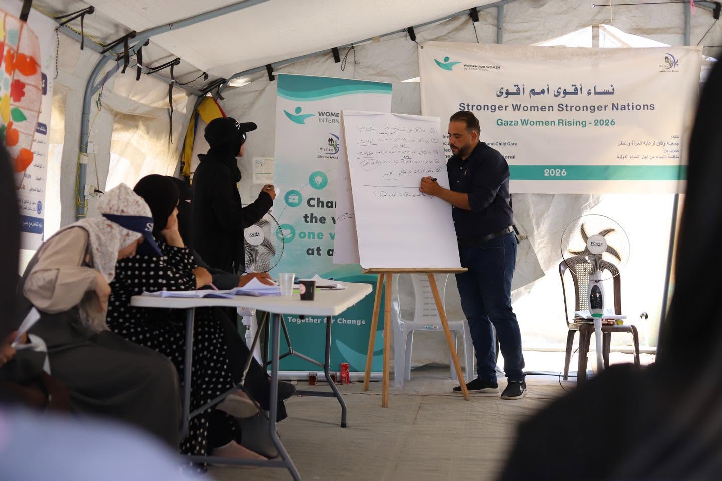 غرفة تجارة وصناعة محافظة رفح وجمعية وفاق لتمكين المرأة والطفل تنفذان ورشة عمل لتطوير مهارات رائدات الأعمال